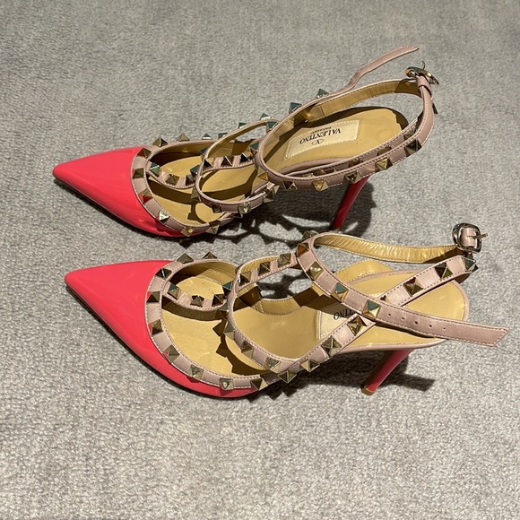 Hot pink patent Valentino rockstuds size 36.5 - Picture 2 of 3